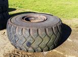 Komatsu WA500-3 Tyre