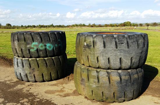 Komatsu WA500-3 Tyres