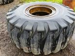 Komatsu WA500 Tyre